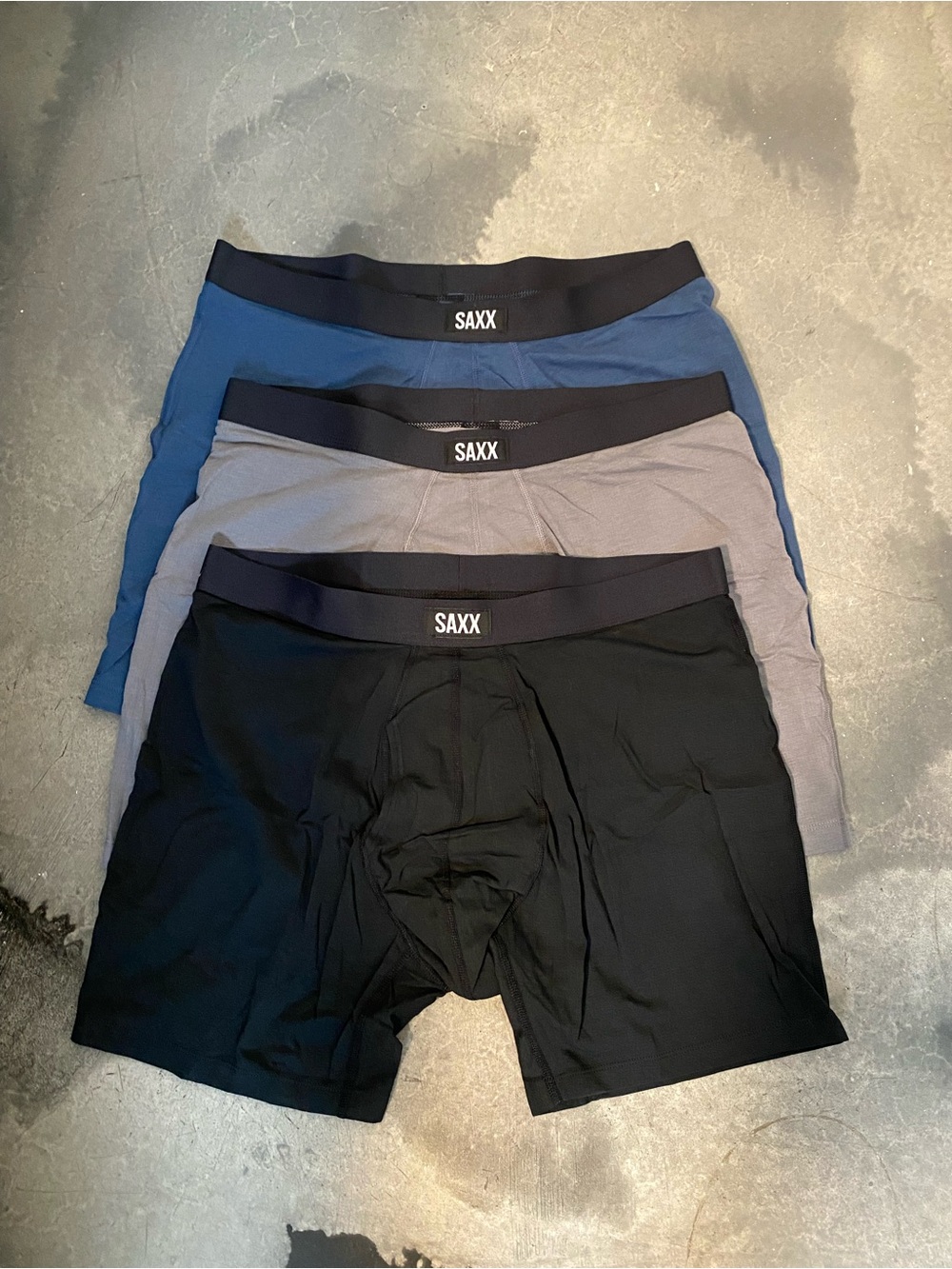 SAXX Men’s 3-Pack Boxer Briefs - Black, Gray, Blue 5” Sz XL Mens 
Sep A-2